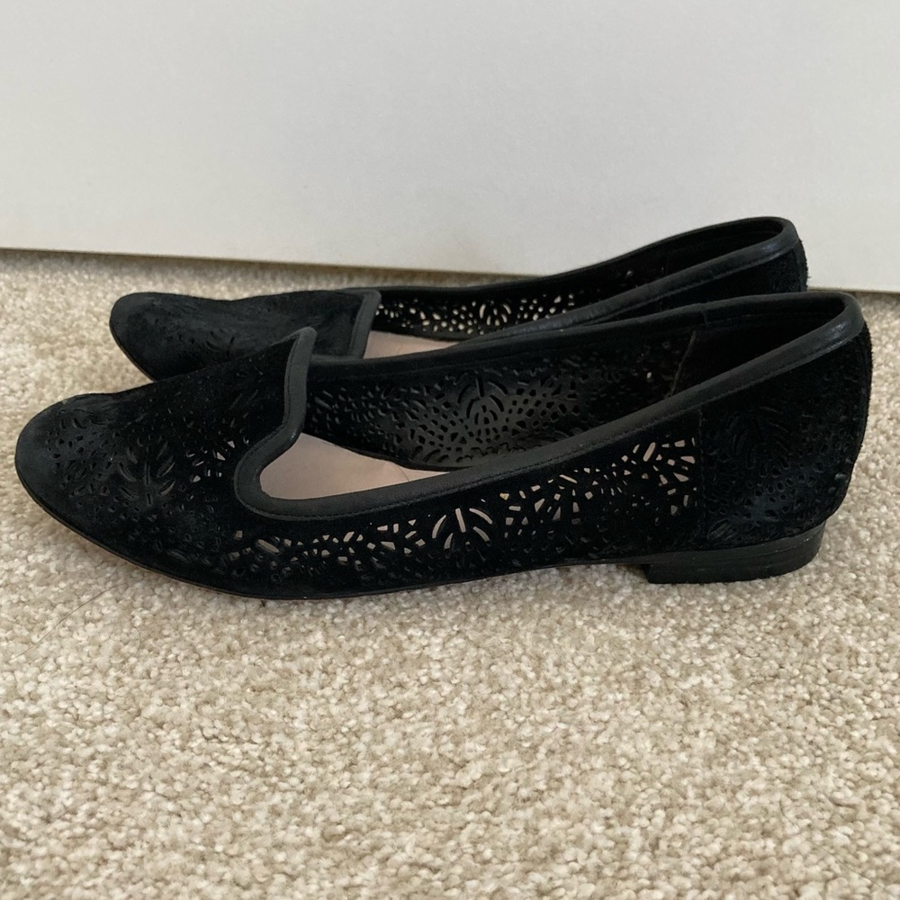 Black Rounded-toe Flats - Picture 2 of 3